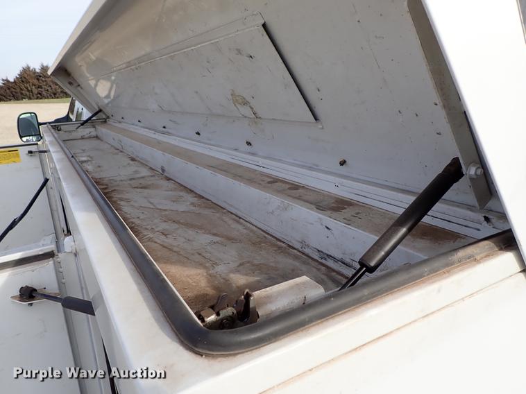 image for item DG2886 2006 Ford F350 Super Duty SuperCab utility bed pickup truck