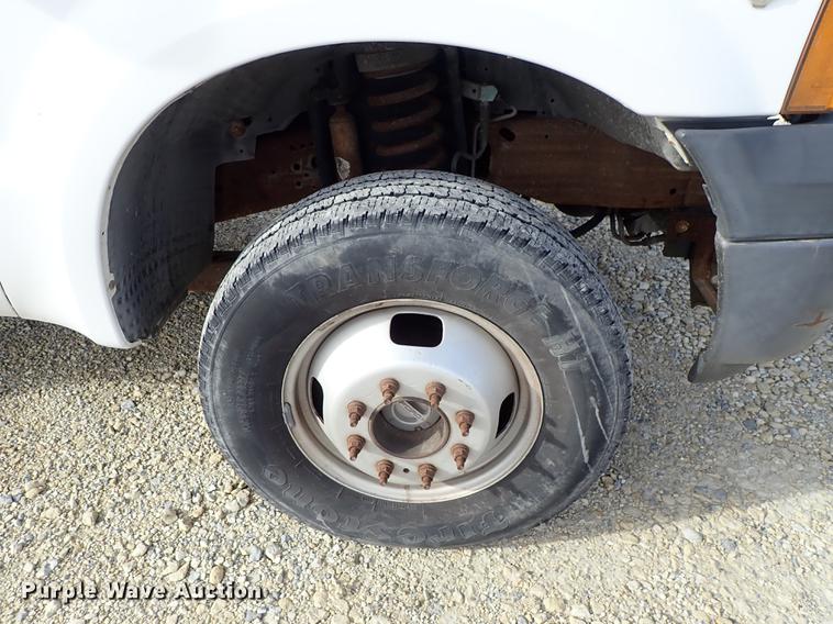 image for item DG2886 2006 Ford F350 Super Duty SuperCab utility bed pickup truck