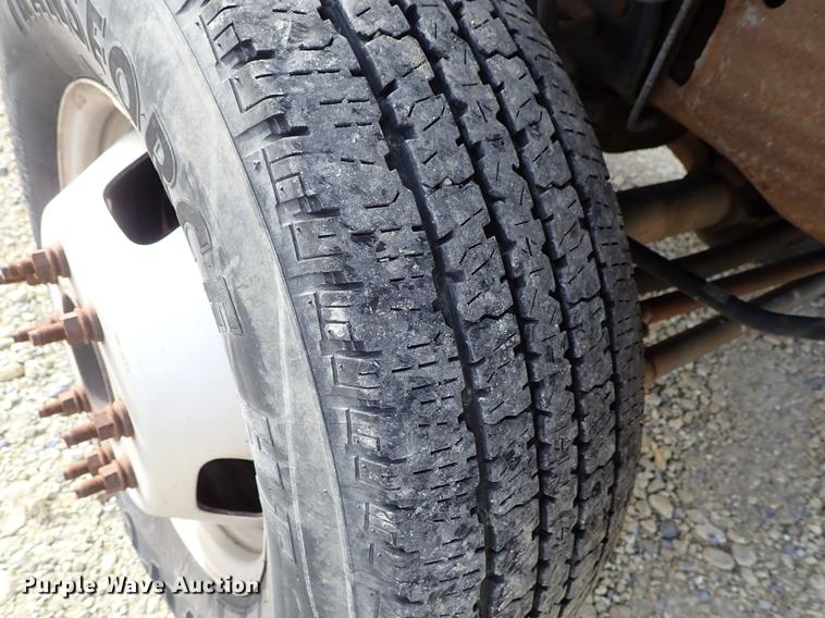 image for item DG2886 2006 Ford F350 Super Duty SuperCab utility bed pickup truck