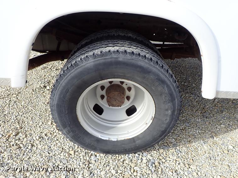 image for item DG2886 2006 Ford F350 Super Duty SuperCab utility bed pickup truck