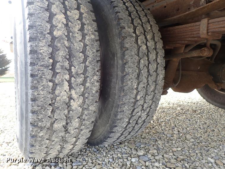 image for item DG2886 2006 Ford F350 Super Duty SuperCab utility bed pickup truck