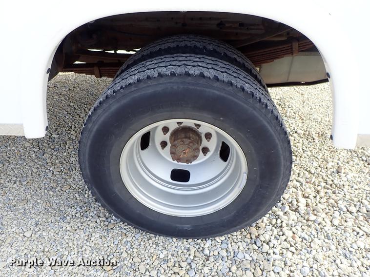 image for item DG2886 2006 Ford F350 Super Duty SuperCab utility bed pickup truck