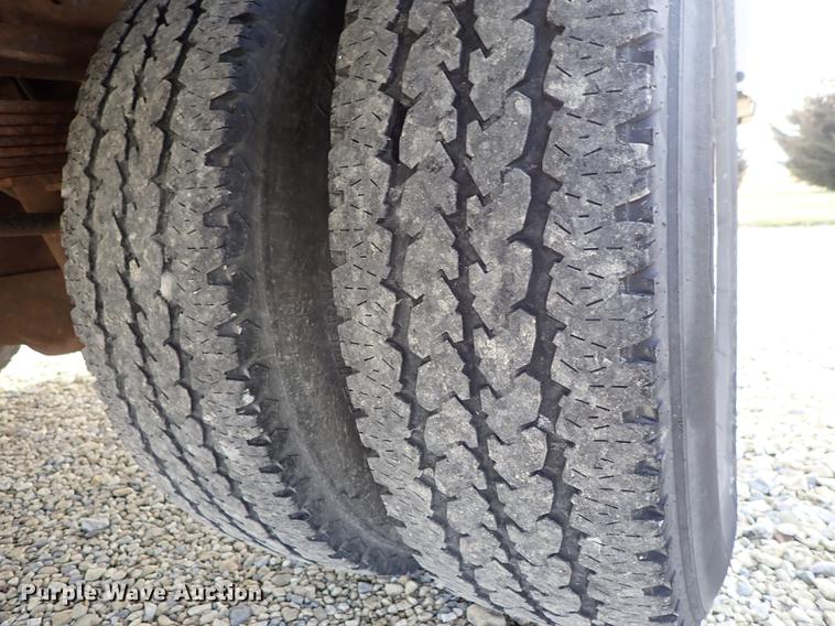 image for item DG2886 2006 Ford F350 Super Duty SuperCab utility bed pickup truck