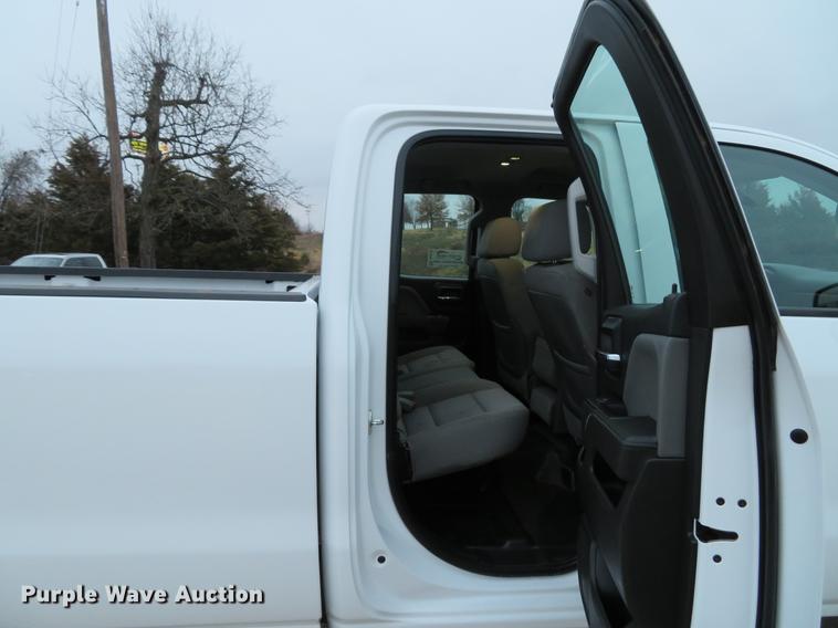 image for item DG3750 2015 GMC Sierra 2500HD Double Cab pickup truck