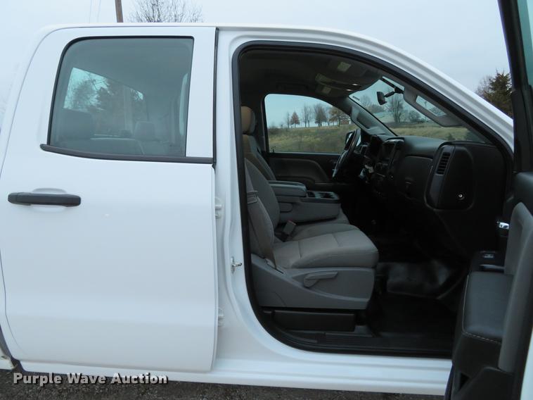 image for item DG3750 2015 GMC Sierra 2500HD Double Cab pickup truck