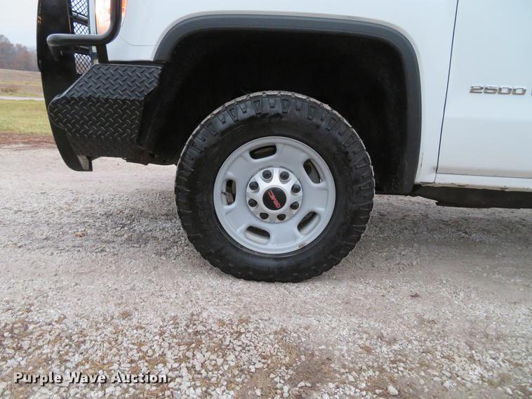 image for item DG3750 2015 GMC Sierra 2500HD Double Cab pickup truck