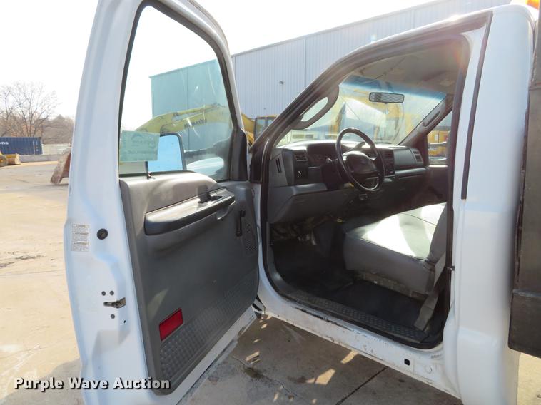 image for item DG3754 2003 Ford F450 Super Duty XL flatbed truck