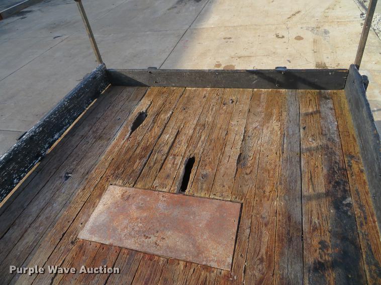 image for item DG3754 2003 Ford F450 Super Duty XL flatbed truck