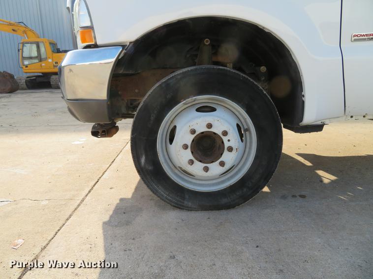 image for item DG3754 2003 Ford F450 Super Duty XL flatbed truck