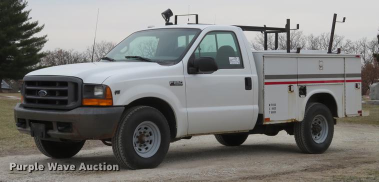 image for item DG3760 2000 Ford F250 Super Duty XL utility bed pickup truck