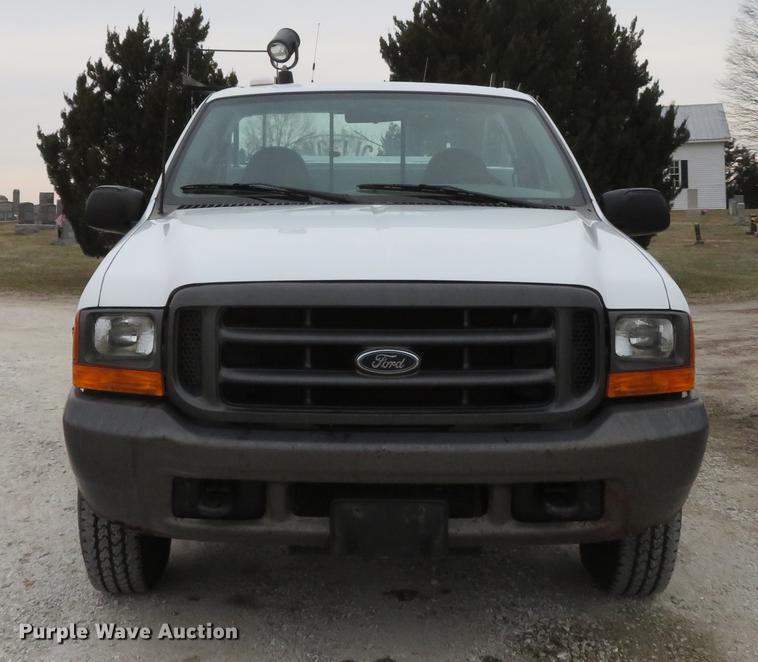 image for item DG3760 2000 Ford F250 Super Duty XL utility bed pickup truck