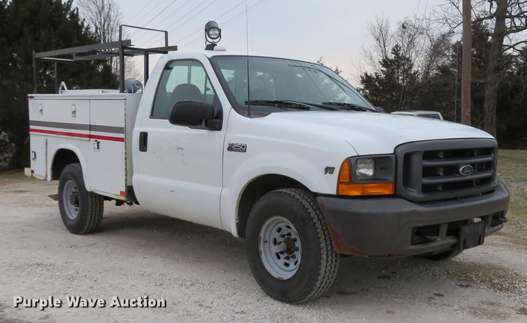 image for item DG3760 2000 Ford F250 Super Duty XL utility bed pickup truck