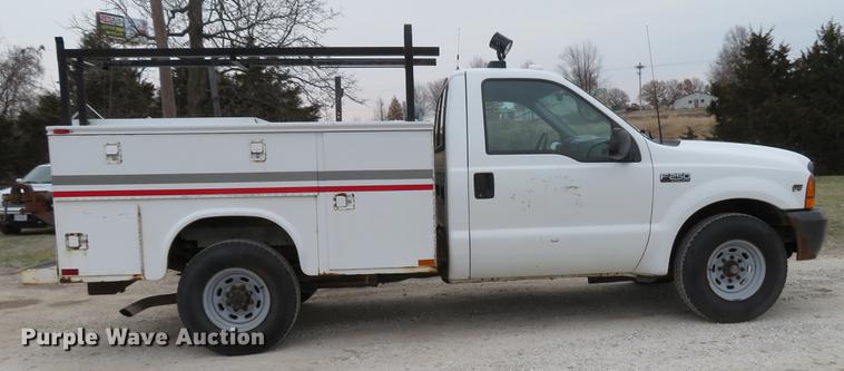 image for item DG3760 2000 Ford F250 Super Duty XL utility bed pickup truck