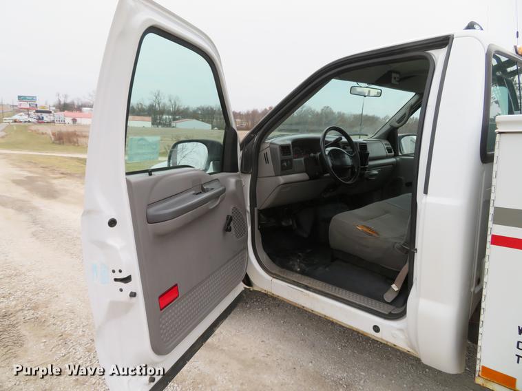 image for item DG3760 2000 Ford F250 Super Duty XL utility bed pickup truck