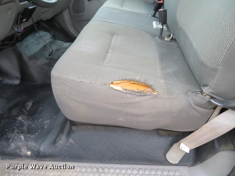 image for item DG3760 2000 Ford F250 Super Duty XL utility bed pickup truck