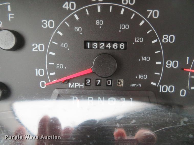 image for item DG3760 2000 Ford F250 Super Duty XL utility bed pickup truck