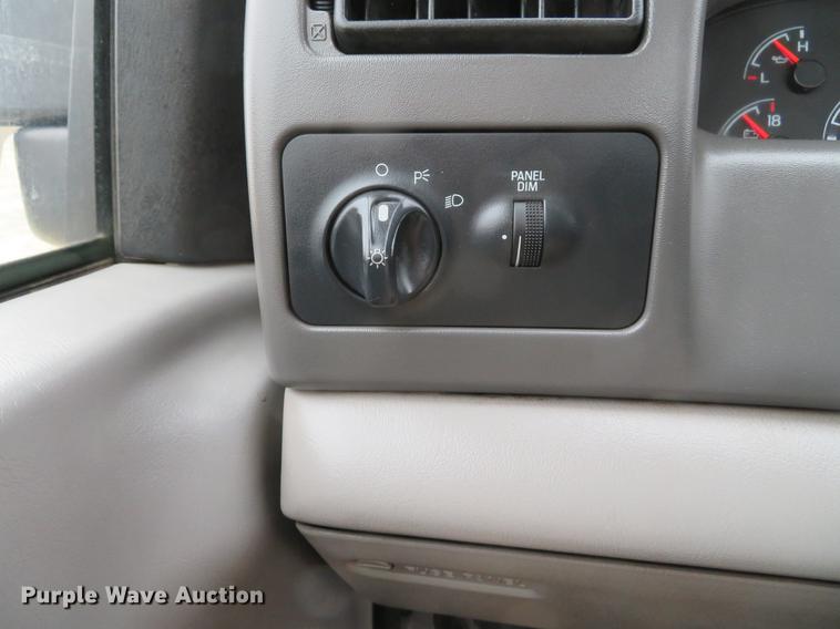 image for item DG3760 2000 Ford F250 Super Duty XL utility bed pickup truck