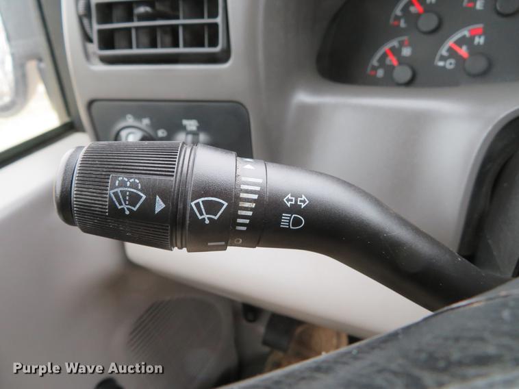 image for item DG3760 2000 Ford F250 Super Duty XL utility bed pickup truck