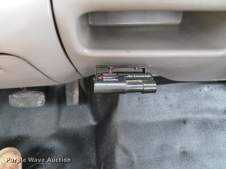 image for item DG3760 2000 Ford F250 Super Duty XL utility bed pickup truck