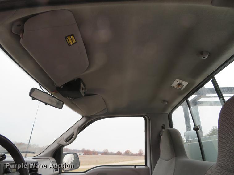 image for item DG3760 2000 Ford F250 Super Duty XL utility bed pickup truck