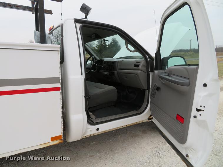 image for item DG3760 2000 Ford F250 Super Duty XL utility bed pickup truck