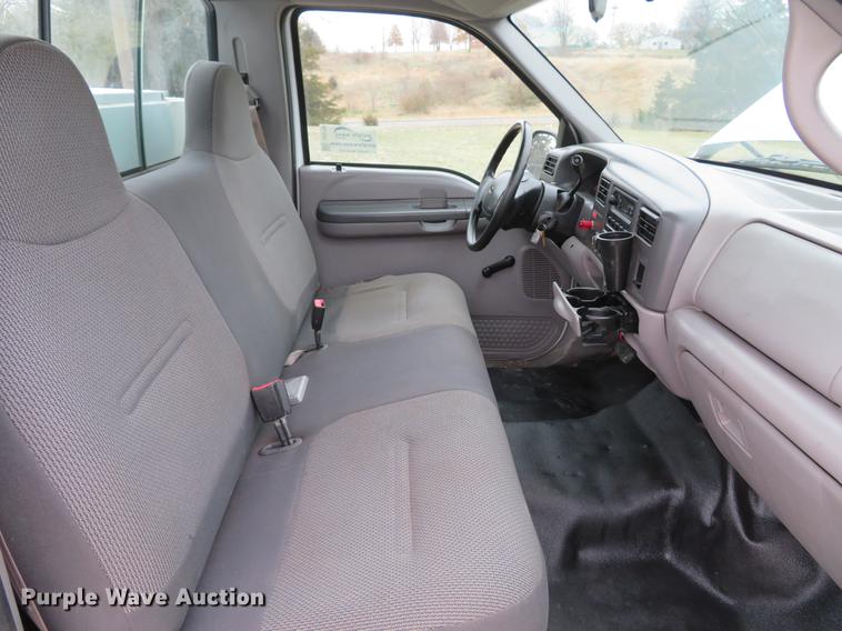 image for item DG3760 2000 Ford F250 Super Duty XL utility bed pickup truck