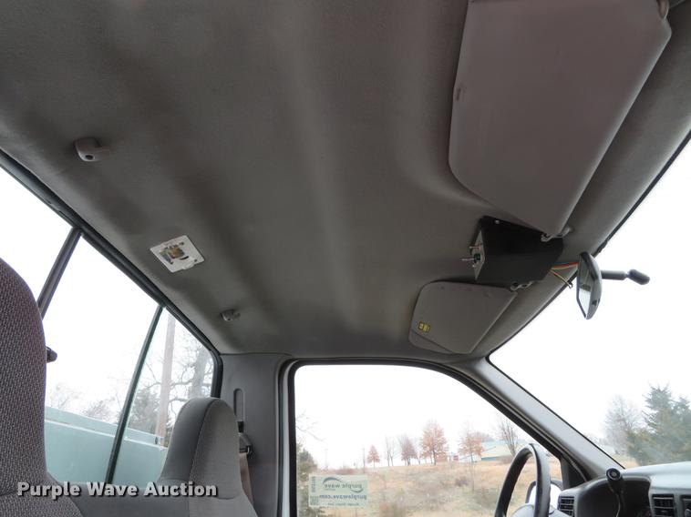 image for item DG3760 2000 Ford F250 Super Duty XL utility bed pickup truck