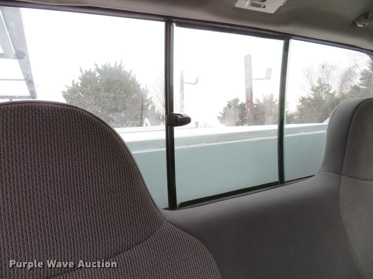 image for item DG3760 2000 Ford F250 Super Duty XL utility bed pickup truck