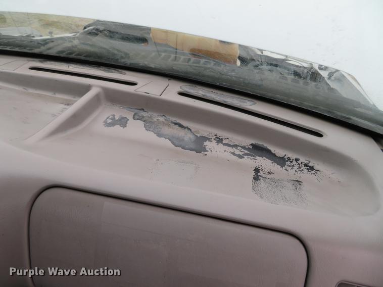 image for item DG3760 2000 Ford F250 Super Duty XL utility bed pickup truck