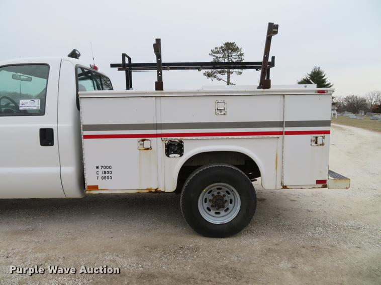 image for item DG3760 2000 Ford F250 Super Duty XL utility bed pickup truck