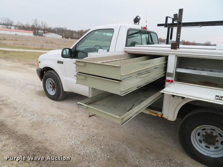 image for item DG3760 2000 Ford F250 Super Duty XL utility bed pickup truck