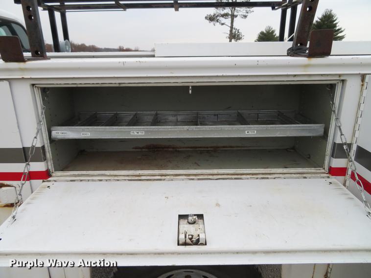 image for item DG3760 2000 Ford F250 Super Duty XL utility bed pickup truck