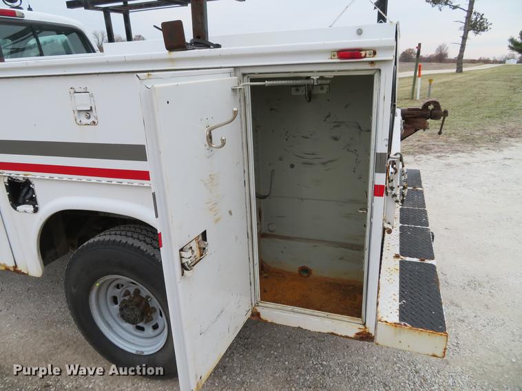 image for item DG3760 2000 Ford F250 Super Duty XL utility bed pickup truck