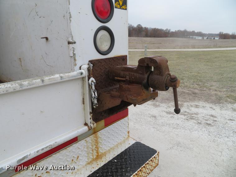 image for item DG3760 2000 Ford F250 Super Duty XL utility bed pickup truck