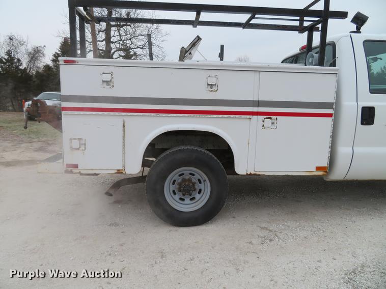 image for item DG3760 2000 Ford F250 Super Duty XL utility bed pickup truck