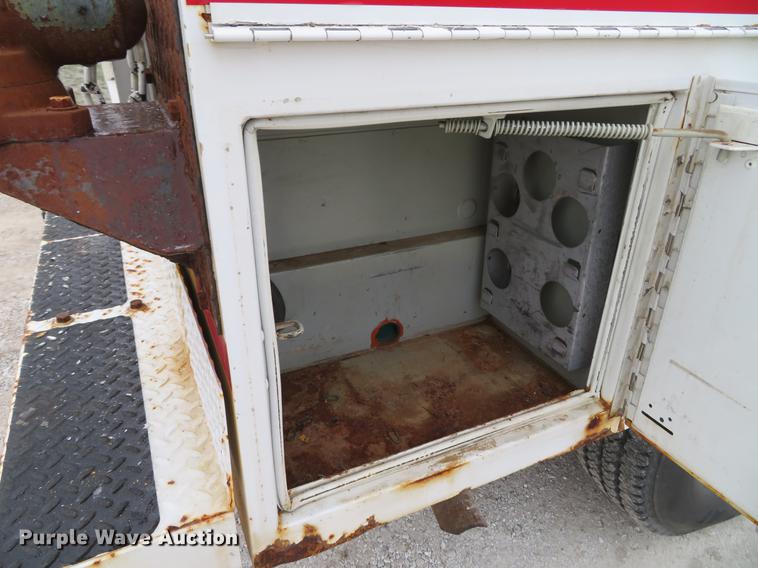 image for item DG3760 2000 Ford F250 Super Duty XL utility bed pickup truck