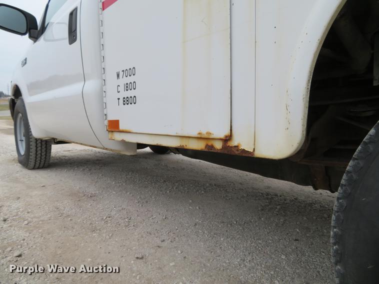 image for item DG3760 2000 Ford F250 Super Duty XL utility bed pickup truck