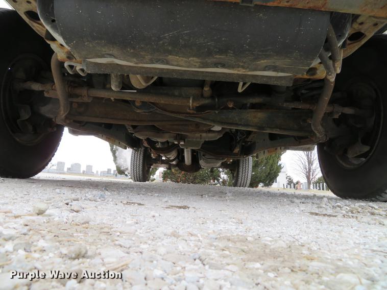 image for item DG3760 2000 Ford F250 Super Duty XL utility bed pickup truck