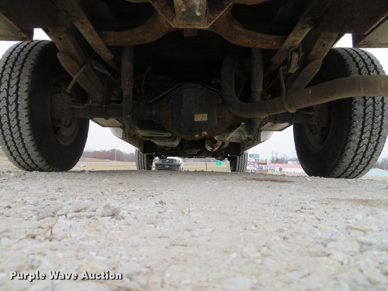 image for item DG3760 2000 Ford F250 Super Duty XL utility bed pickup truck