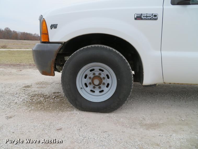 image for item DG3760 2000 Ford F250 Super Duty XL utility bed pickup truck