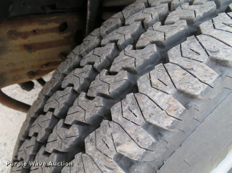 image for item DG3760 2000 Ford F250 Super Duty XL utility bed pickup truck