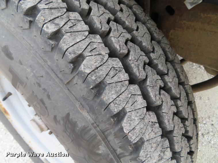 image for item DG3760 2000 Ford F250 Super Duty XL utility bed pickup truck