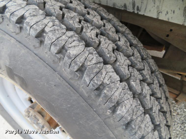 image for item DG3760 2000 Ford F250 Super Duty XL utility bed pickup truck