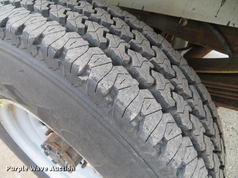 image for item DG3760 2000 Ford F250 Super Duty XL utility bed pickup truck