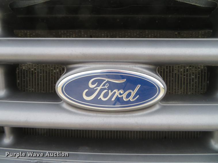 image for item DG3760 2000 Ford F250 Super Duty XL utility bed pickup truck