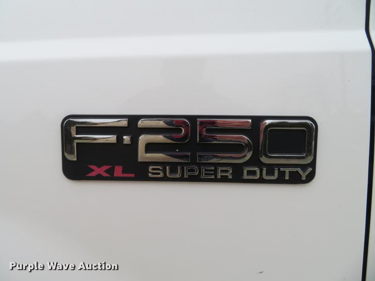 image for item DG3760 2000 Ford F250 Super Duty XL utility bed pickup truck