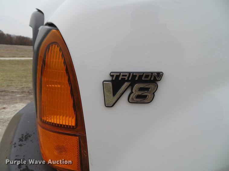 image for item DG3760 2000 Ford F250 Super Duty XL utility bed pickup truck