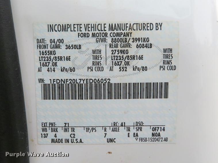 image for item DG3760 2000 Ford F250 Super Duty XL utility bed pickup truck