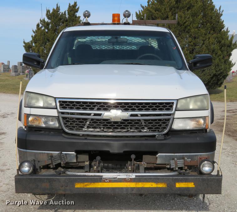 image for item DG3762 2005 Chevrolet Silverado 2500HD Ext. Cab pickup truck