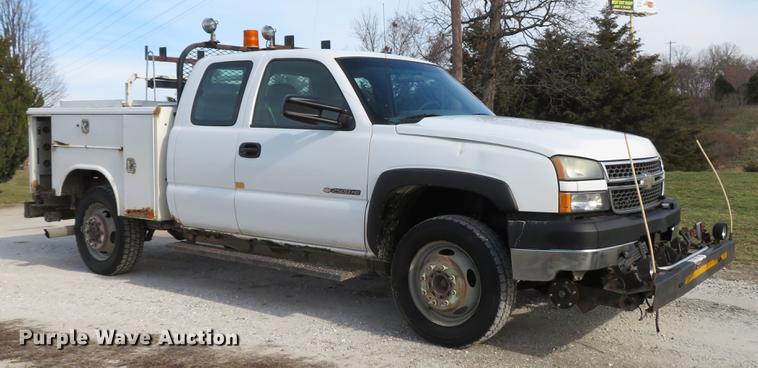 image for item DG3762 2005 Chevrolet Silverado 2500HD Ext. Cab pickup truck